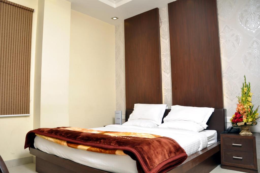 Silver Stone - Karol Bagh New Hotel