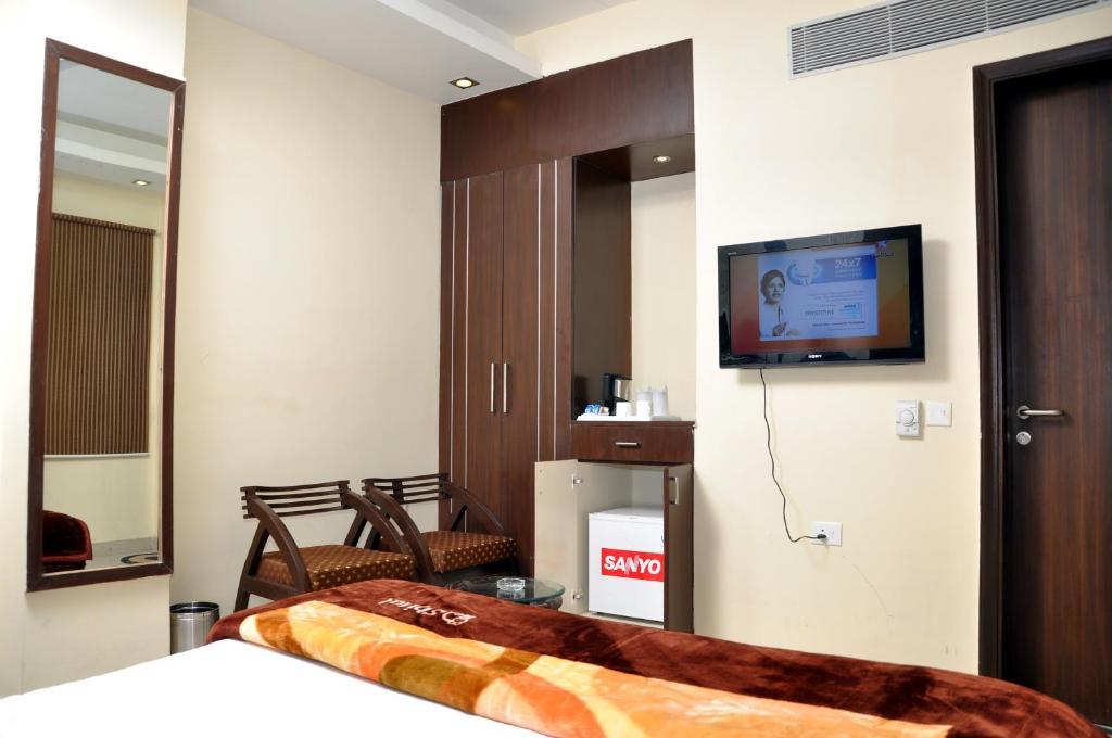 Silver Stone - Karol Bagh New Hotel