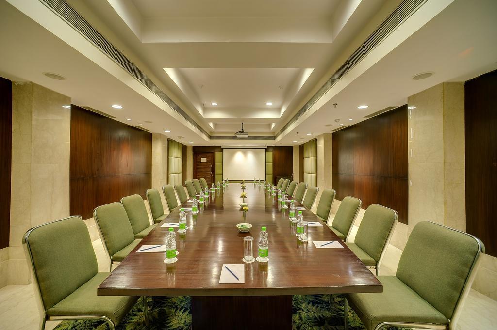 Hotel Muse Sarovar Portico Nehru Place 4*