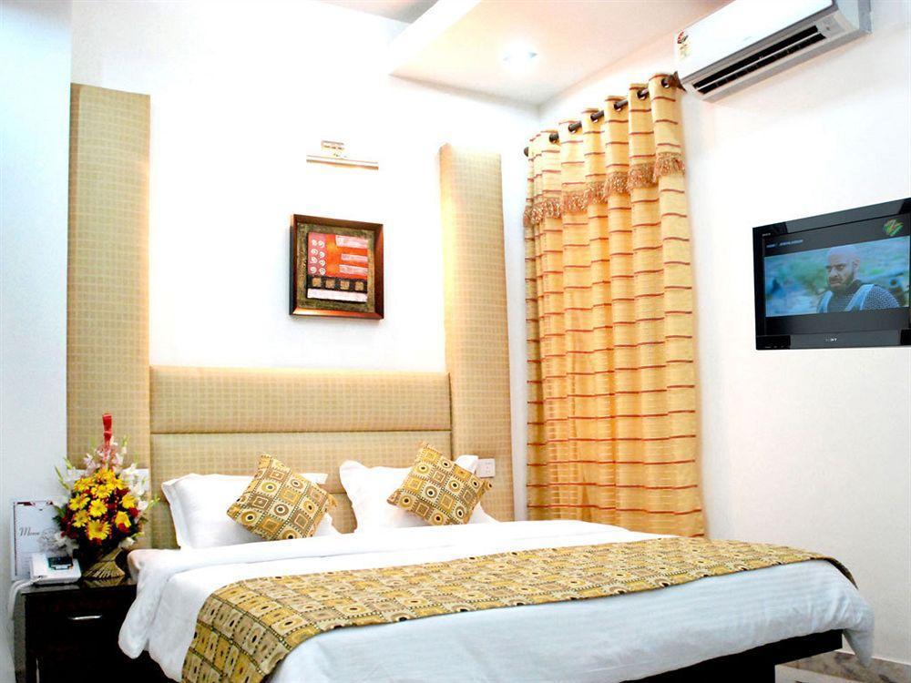 Hotel East *