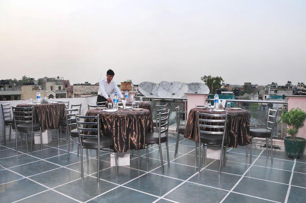 Hotel East *