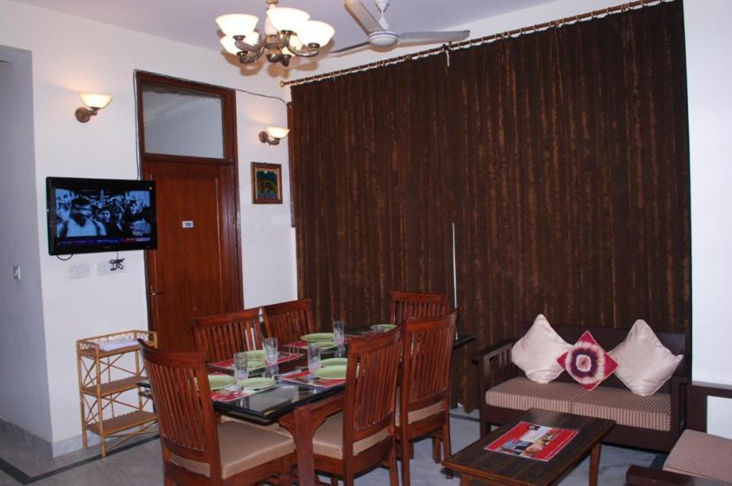 The Signature Crest - Noida * New Delhi