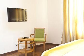 Hotel Oyo Rail Yatri Niwas 3*