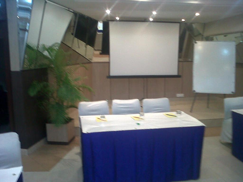 Hotel Fabexpress Lloyd House New Delhi