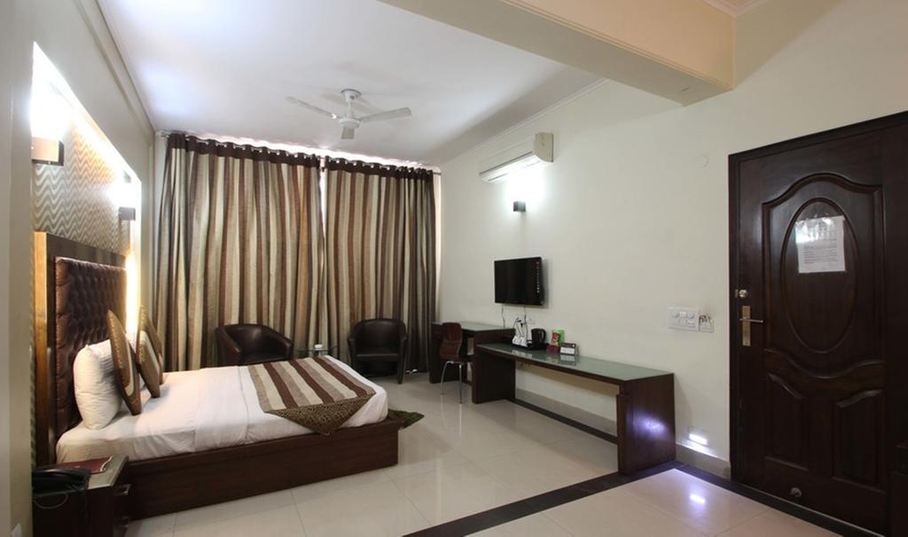 Fabexpress Llyod Residency