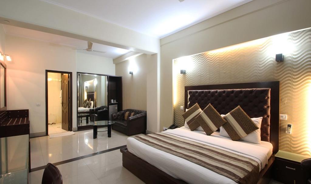 Fabexpress Llyod Residency New Delhi