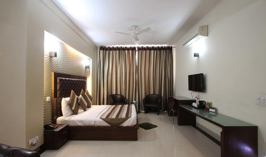 Hotel Fabexpress Llyod Residency New Delhi