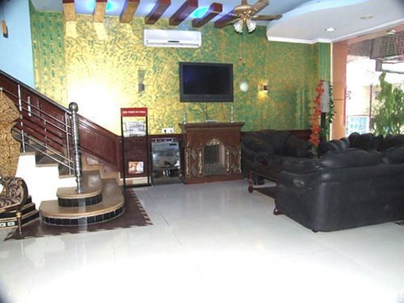Hotel Raunak International