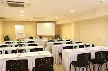 Hotel Fabhotel Aashraye New Delhi