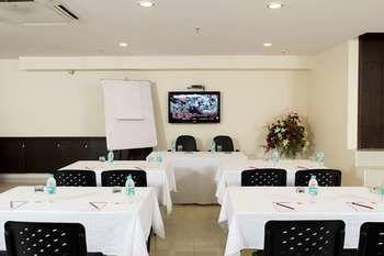 Hotel Fabhotel Aashraye