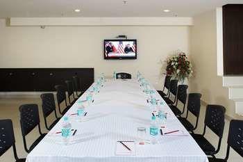 Hotel Fabhotel Aashraye 3*