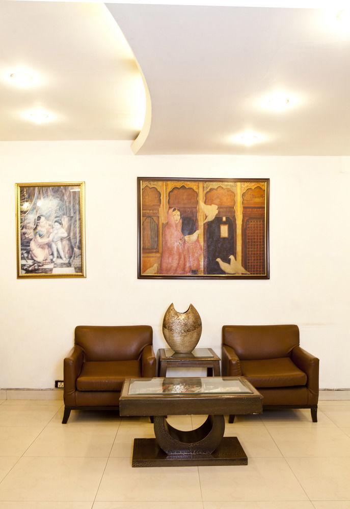 Hotel Oyo 358 Sarojini Nagar 3*