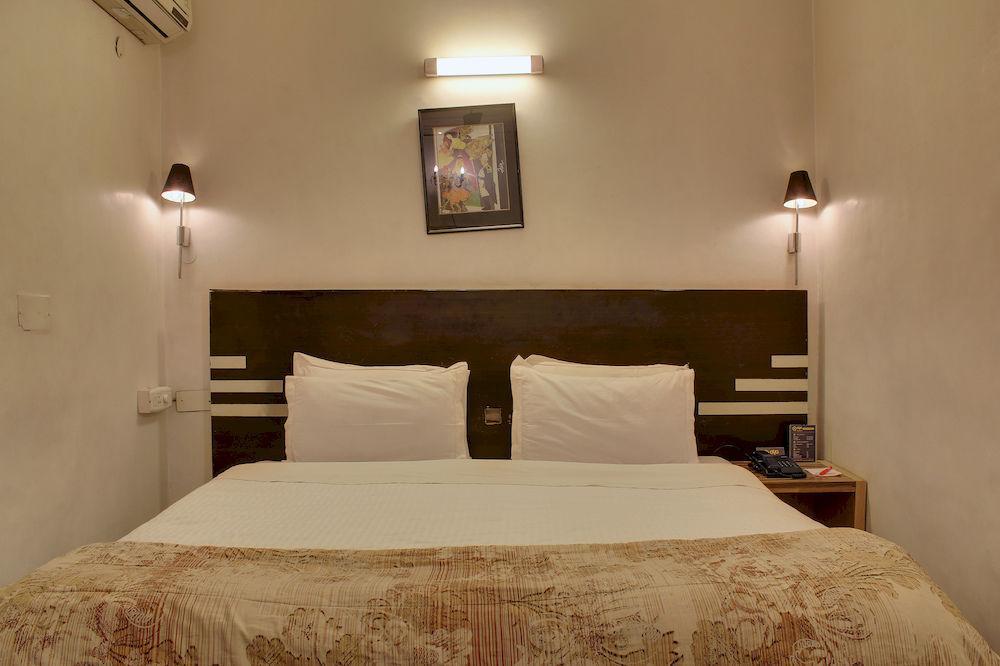 Hotel Oyo 358 Sarojini Nagar
