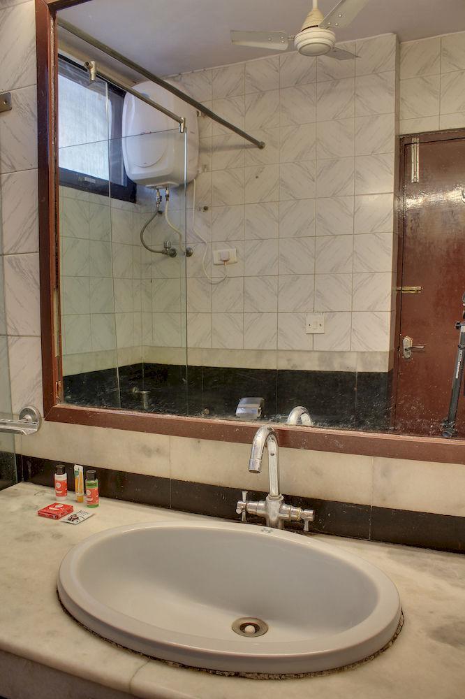 Oyo 358 Sarojini Nagar