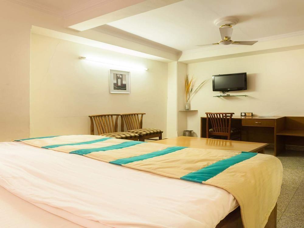 Hotel Oyo New Friends Colony Crossroad