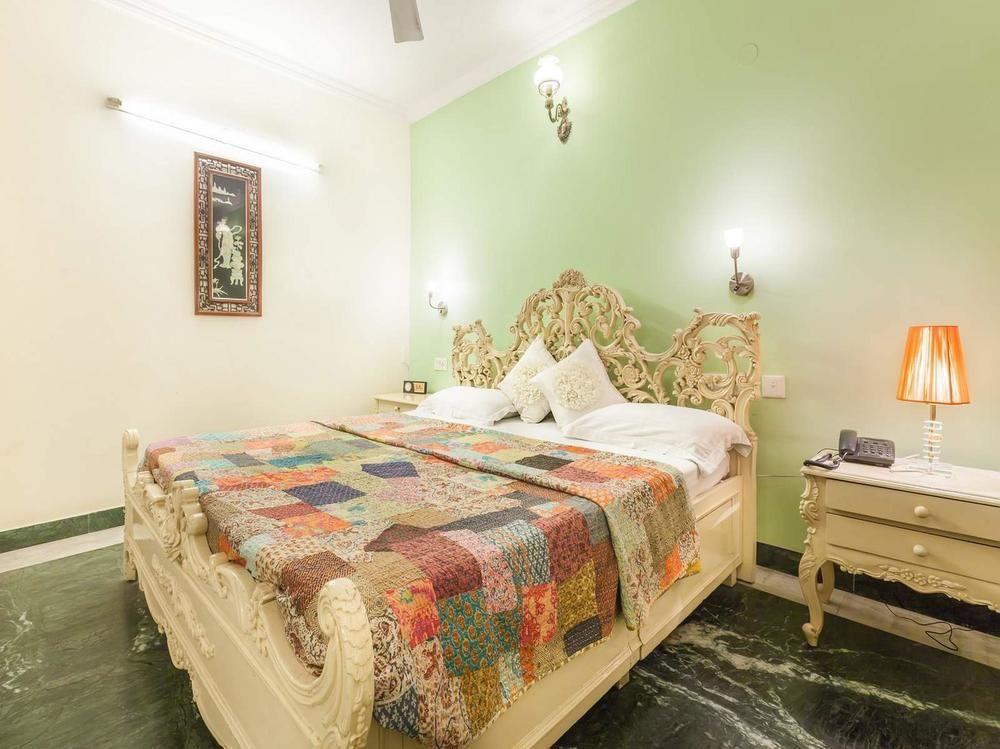 Hotel Oyo New Friends Colony Crossroad New Delhi