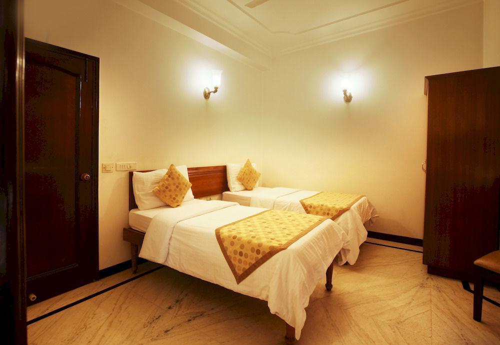 Hotel Fabhotel Lord New Delhi