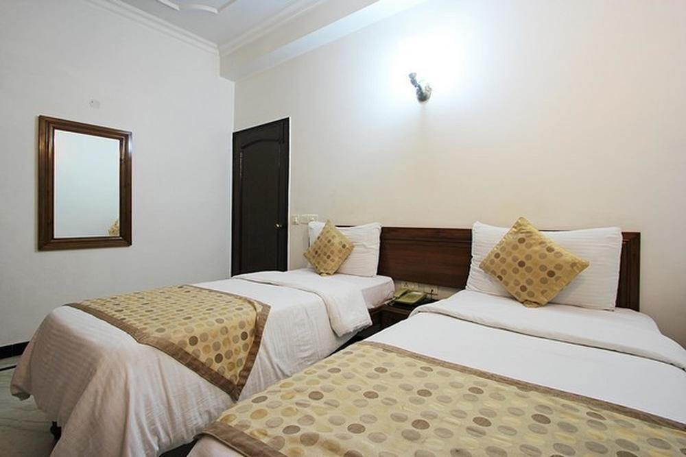 Hotel Fabhotel Lord New Delhi