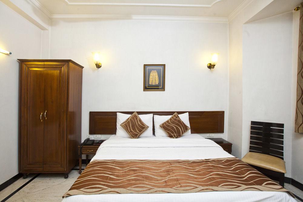 Hotel Fabhotel Lord New Delhi
