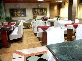 Hotel Raunak International 3*