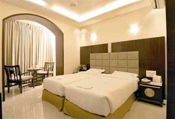 Hotel Raunak International