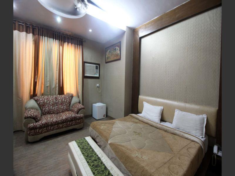Hotel Raunak International 3*