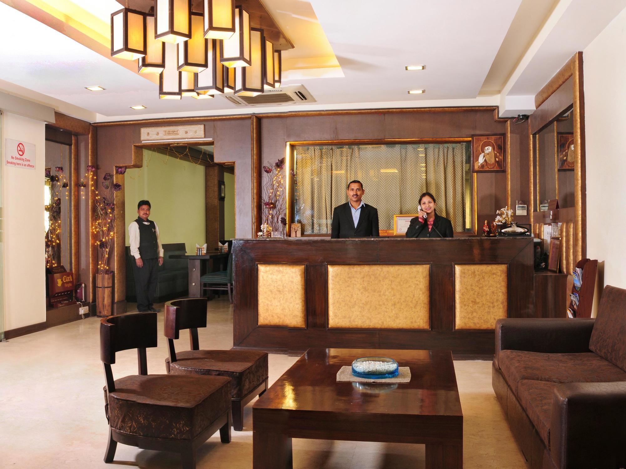 Hotel Clark Heights