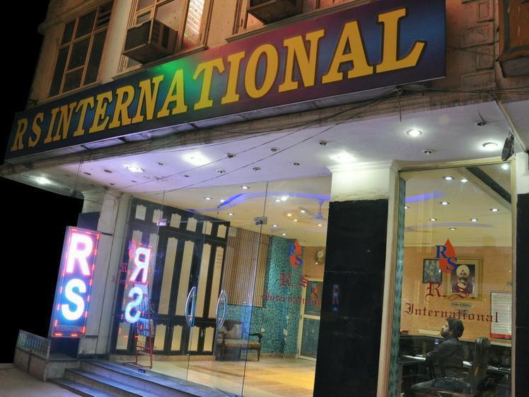 Hotel R S International @ Paharganj New Delhi