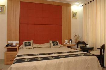 Fabhotel Cosy Palace