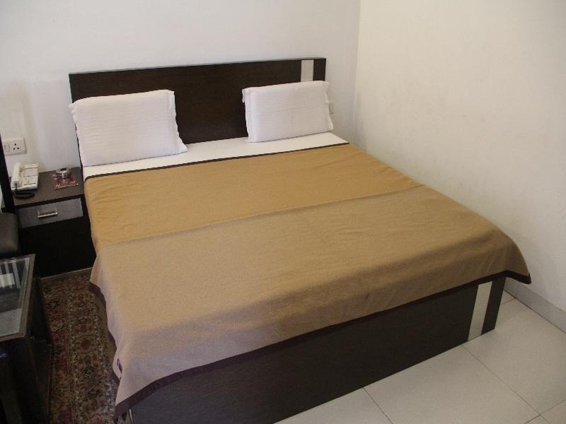 Hotel Lohmod At National Highway 8 - Free Airport Transffer Nova Deli