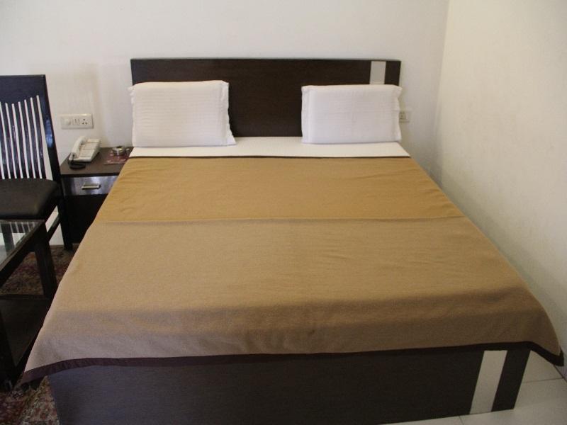 Hotel Lohmod At National Highway 8 - Free Airport Transffer