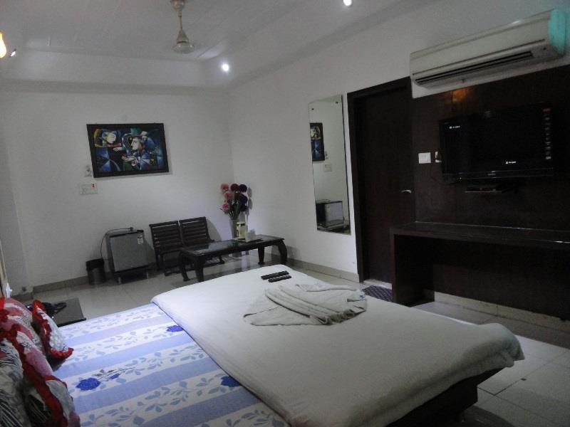 Delhi Heart At Railway Station Hotel