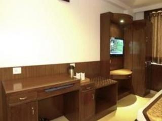 Apra Deluxe Hotel 3*