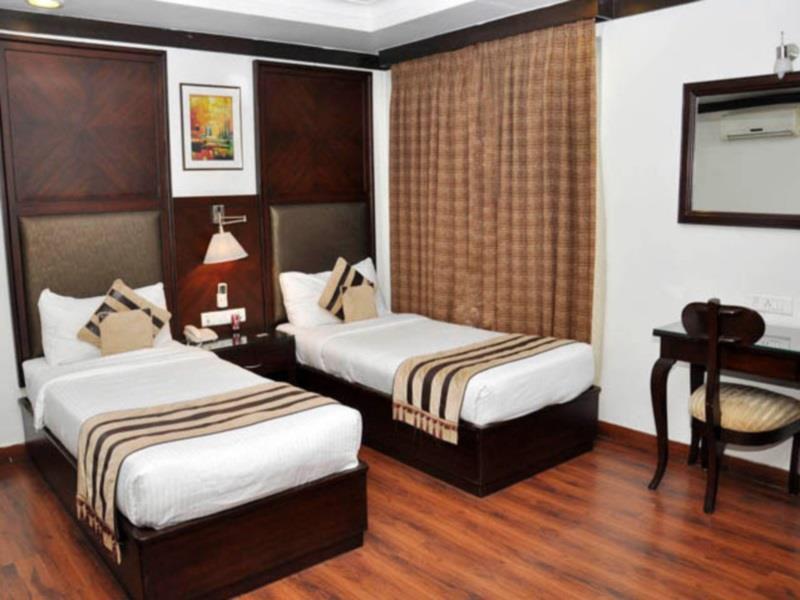 Capital O 2741 Corporate Point Hotel