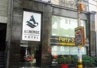 Almondz 3*
