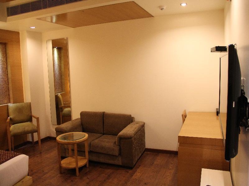 Almondz Hotel