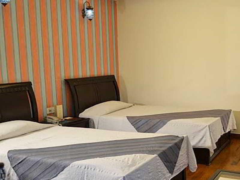 Hotel Clark Heights 3*