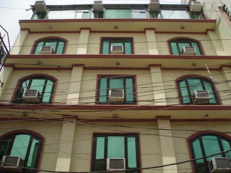 Raunak International Hotel 3*
