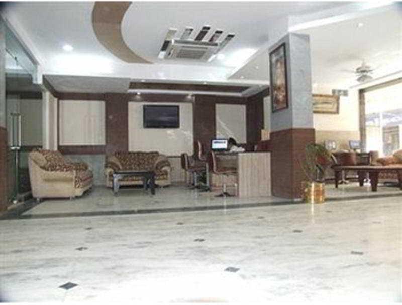 Hotel Delhi Heights 3*