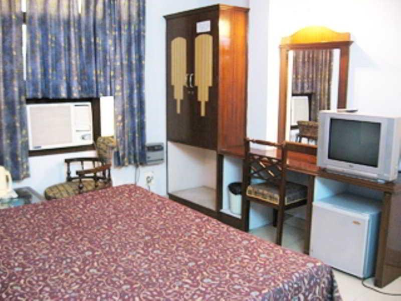 Hotel Treebo Paras International
