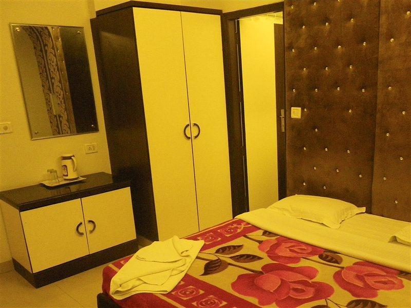 Cosmo - Karol Bagh Hotel