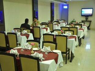 Fabhotel Rockland Hotel