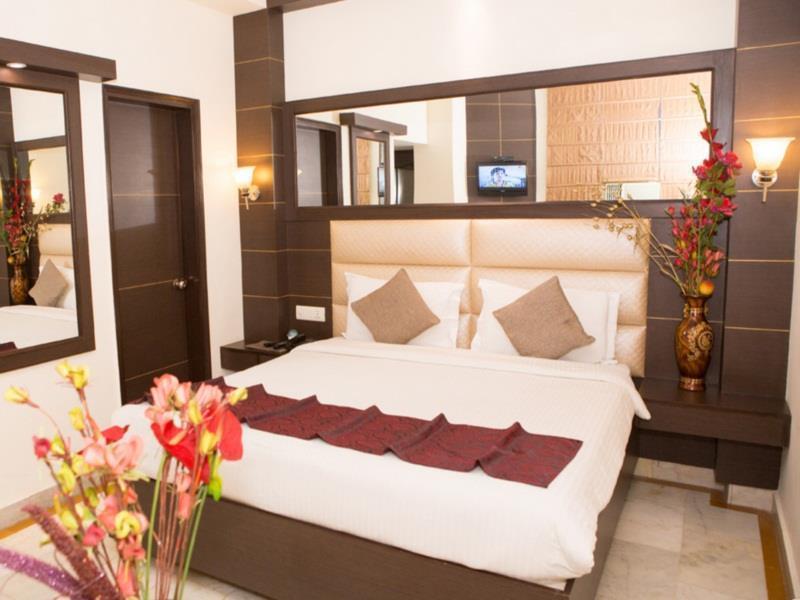 The Crest Hotel 3*