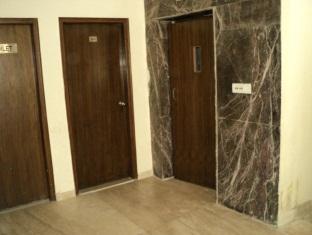 Aman Plaza Guest house
