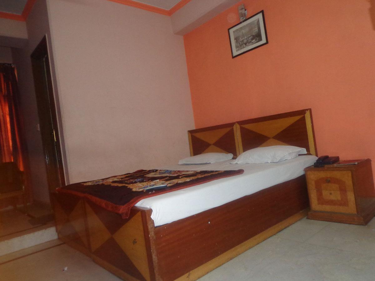 Metro Hotel 2*