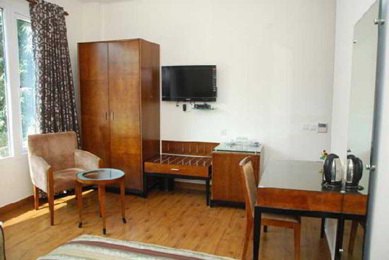 Hotel Alpina & New Delhi