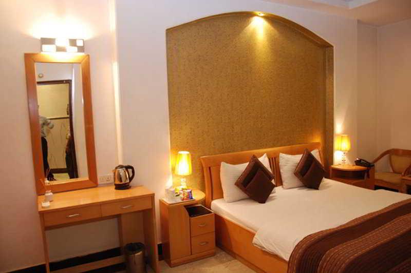 Hotel Emperor Palms