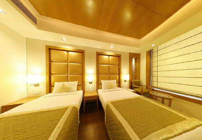 Almondz Hotel