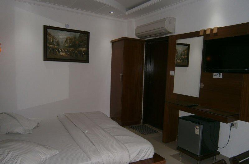 Hotel Delhi Heart At Railway Station