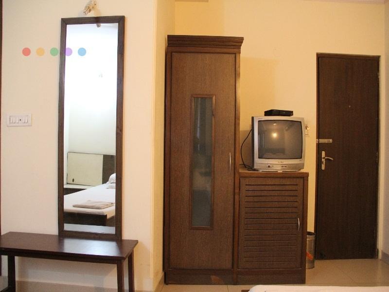 Vivek Hotel